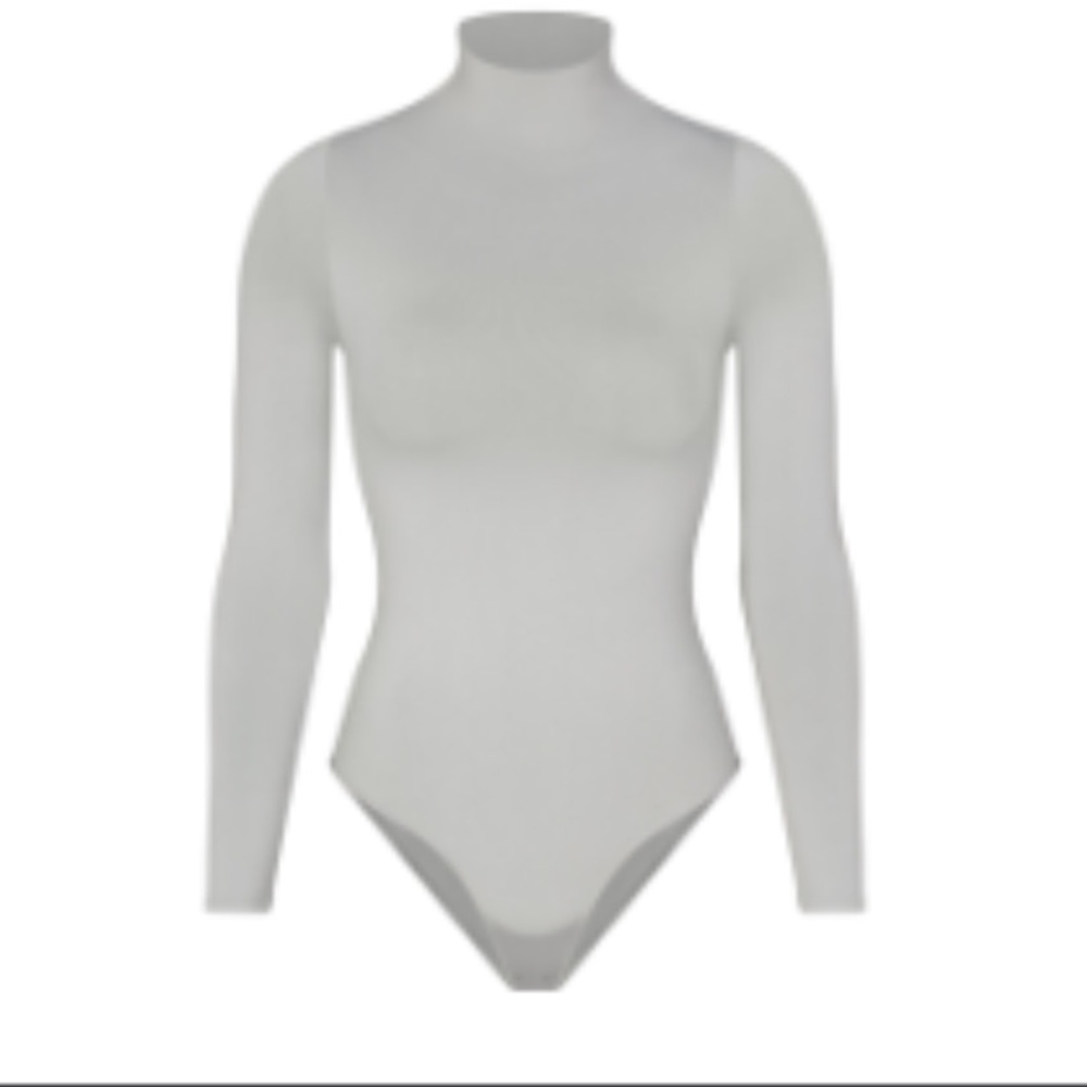 SKIMS ESSENTIAL MOCK NECK LONG SLEEVE BODYSUIT | LIGHT GREY